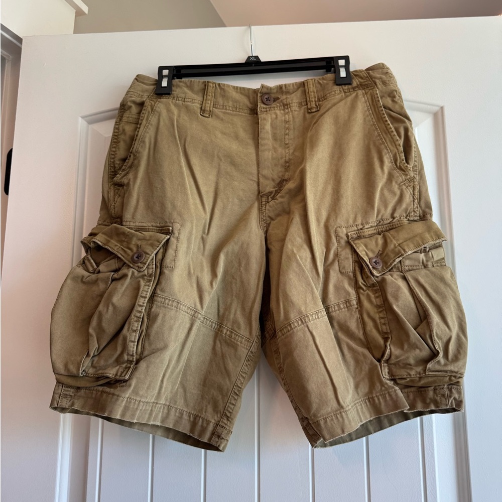 American Eagle Outfitters Tan Cargo Shorts